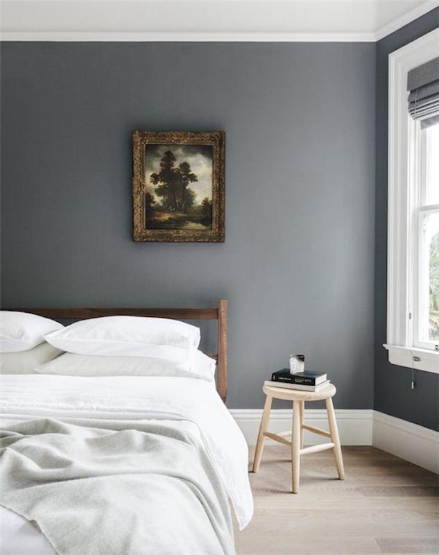 siva dekoracija spalnice za odrasle, lesena postelja z belim perilom, lahek parket, minimalistična lesena nočna omarica