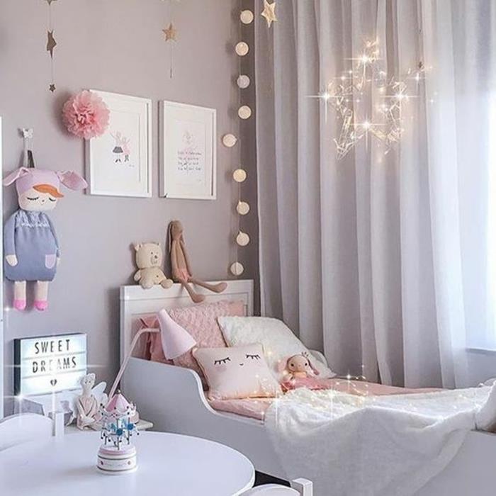 siva in roza spalnica, ljubke igrače v vrtcu, pravljične luči
