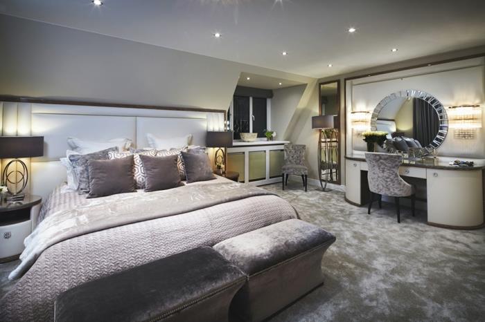 gri ve taupe yatak odası, romantik ana yatak odası dekoru, oval ayna, kadife çekyatlar