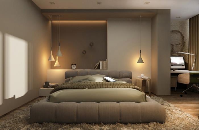 nestandartinis stalas, smėlio spalvos lova ir kilimas, integruota sieninė saugykla, pakabinamos lempos