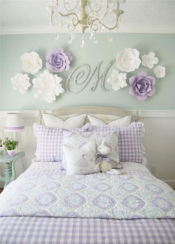 beyaz ve yeşil duvar ve çiçekler duvar dekorasyonu ile kitsch lavanta kız yatak odası