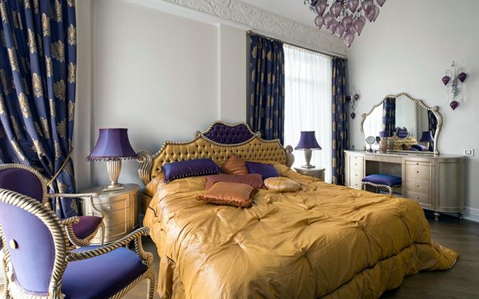 romantik yatak odası, hardal rengi yorgan, mavi sandalyeler, mavi lambalar