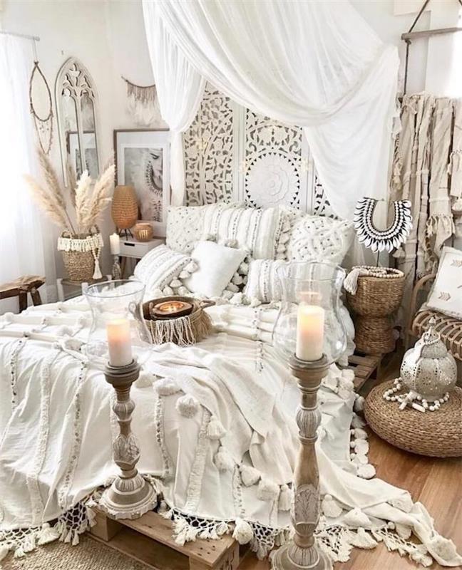 balto bohemiško stiliaus miegamasis smėlio spalvos totino akcentai bohemiškas prašmatnus dekoras