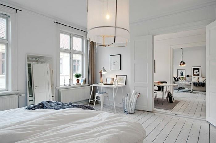 miegamasis-visas-baltas-darbo-kampas-skandinaviška-lova-balta-originali pakaba-idėja-skandinaviškas dekoras
