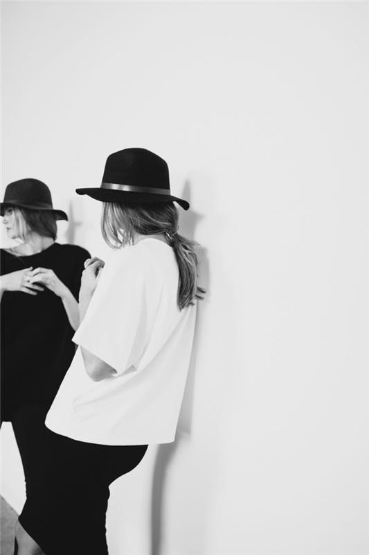 skrybėlė-kapelina-veltinis-juodos spalvos drabužis-prašmatnus-stilingas-nuotrauka-juoda ir balta