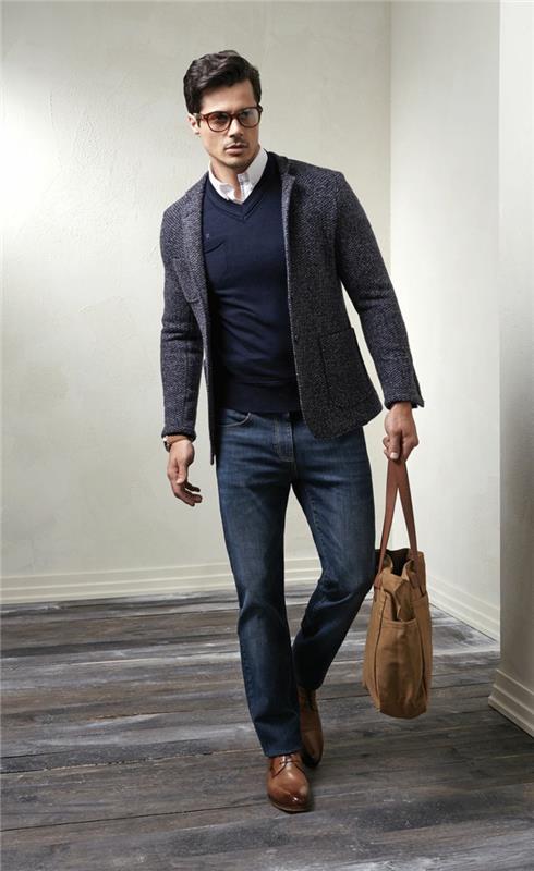 verslininko laisvalaikio apranga su plonais tamsiais džinsais, batų idėja kasdieniam prašmatniam profesionaliam įvaizdžiui