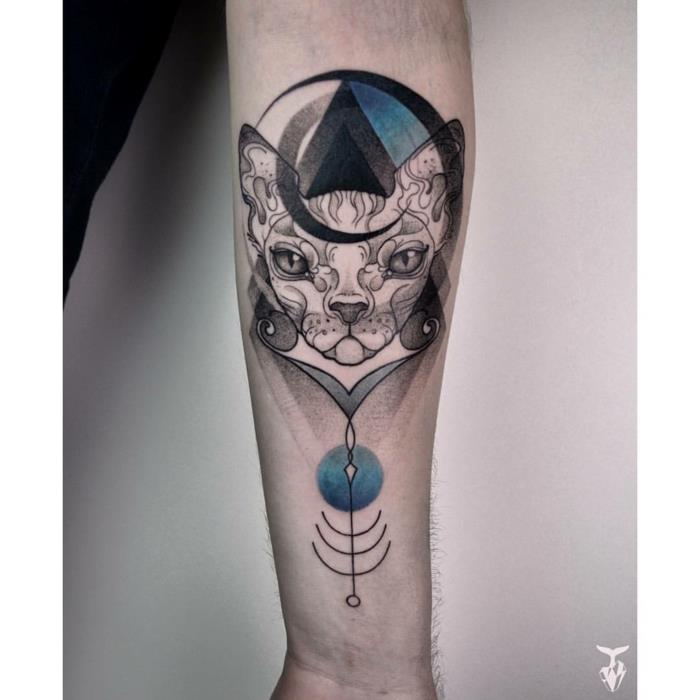 Kedi dövmesi yağması, geometrik desenler kedi kafası, stilize siyah ve mavi tasarım, dövme nasıl yapılır, dövmenizin stilini seçin