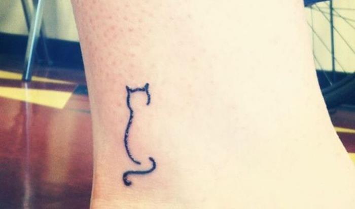 mačka silhueta tetovaža model tattoo brki gleženj ženska