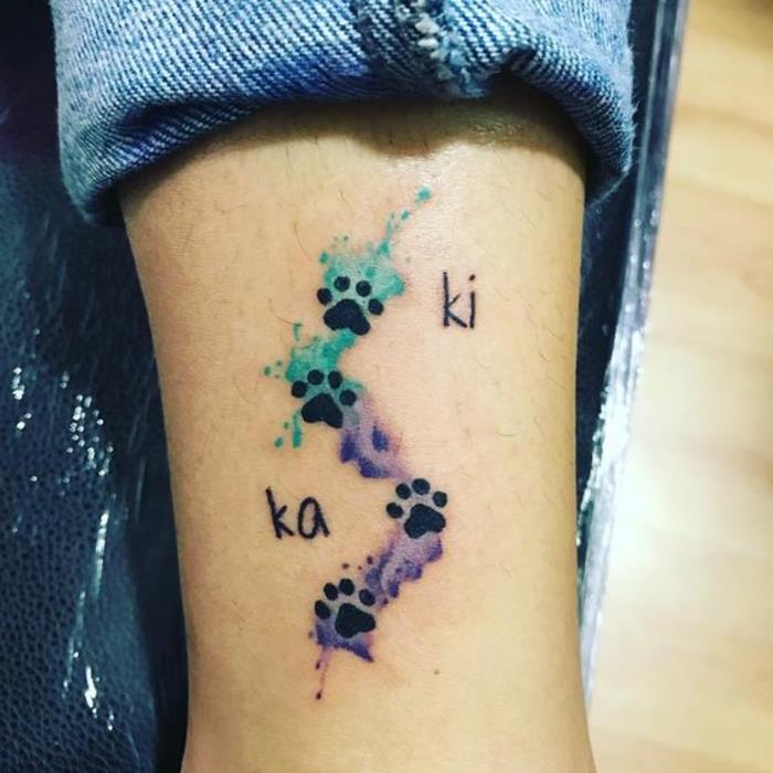 mačja tetovaža, umetniška tetovaža na roki, pisana tetovaža teleta
