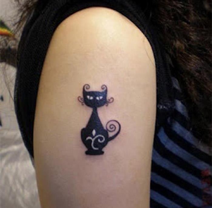 risanje črnih mačk taoué na roki ženska žival tetovaža mačka alice v deželi čudes manadala
