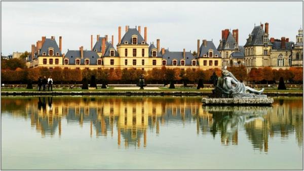 chateau-de-Fontainebleau-blizu-Paris-zrcalno spremenjena