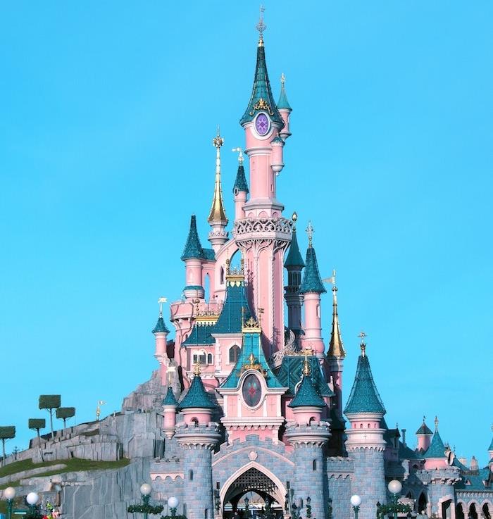 ana disneyland cazibe merkezleri nelerdir, uyuyan güzel kalesi disneyland paris aile konaklama ziyareti