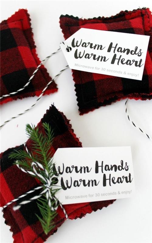 naminės vyriškos Kalėdų dovanos idėja, rankų šildytuvai, skirti siūti raudonos ir juodos spalvos čekius su personalizuotomis etiketėmis