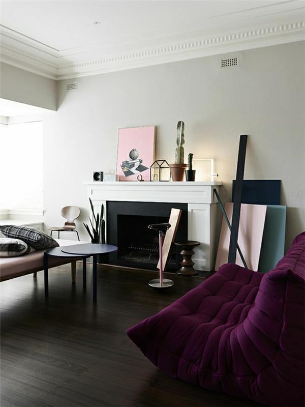 bultex-purpuriniai-foteliai-baroko klasikai-svetainė su vidaus židiniu