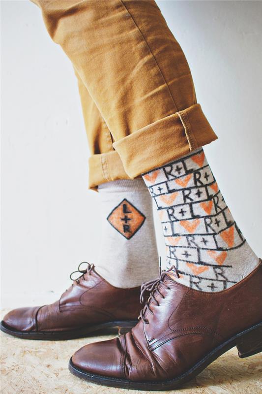 Kalėdinės dovanos idėja vyrui hipsteriui, individualizuotos kojinės su tekstilės veltiniu