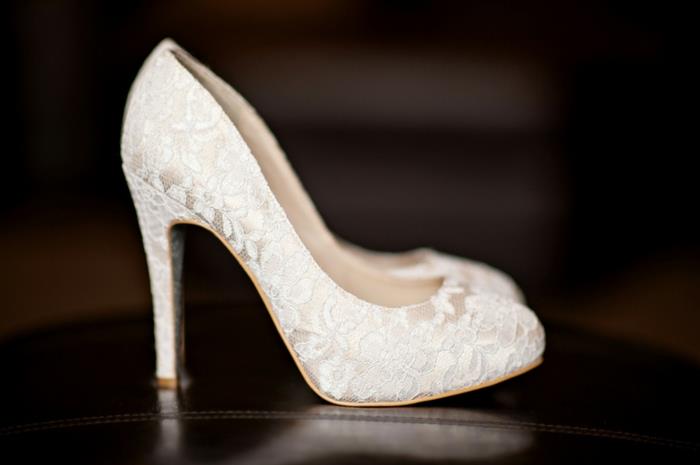 kadınlar için düğün ayakkabıları, fildişi dantel düğün ayakkabıları, çok yüksek stilettolar, kapalı yuvarlak burunlar, kadınlar için düğün ayakkabıları