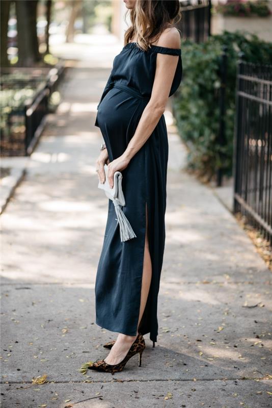 ideja temno obarvana nosečniška obleka z dolgim ​​krojem z zarezanimi in golimi rameni, uradni videz nosečnice