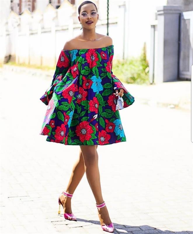 s kakšnimi čevlji nosiš kratko obleko, ideja obleke afriške tkanine z vzorci zelenih listov in rdečih cvetov