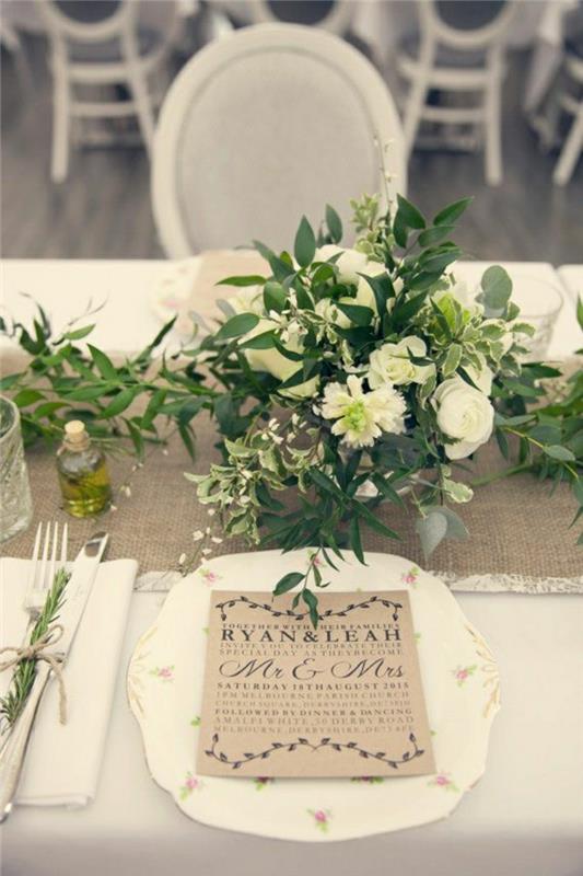 stalo bėgikas-vestuvių-stalo-bėgikas-spalva-taupe-gėlės-ant-baltos staltiesės stalo