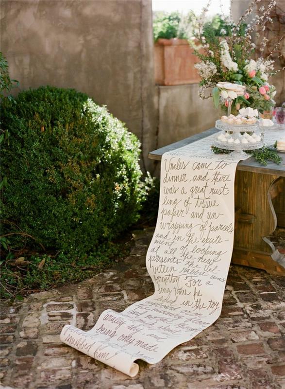 popierinis stalas-bėgikas-neįprasta-idėja-sodas-kiemas-namo-akmens grindys