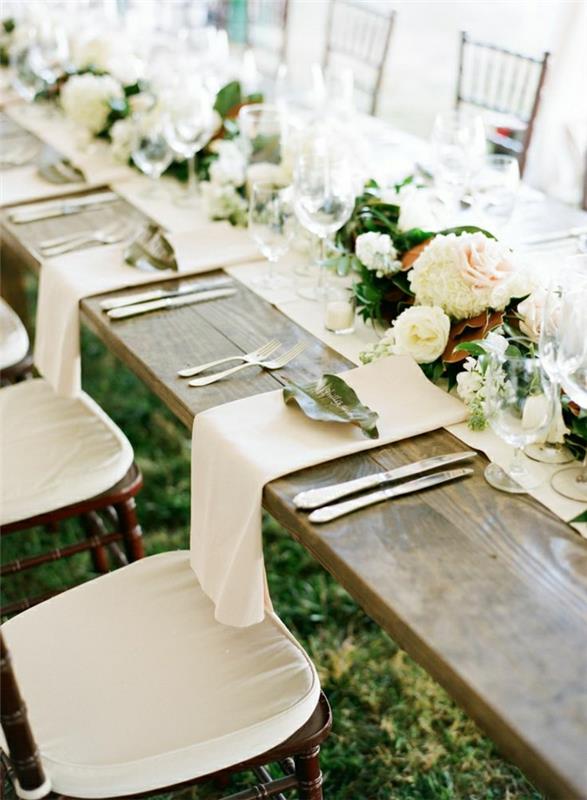 vestuvių stalo bėgikai-mediniai-stalo-dekoracijos-vestuvės-sode