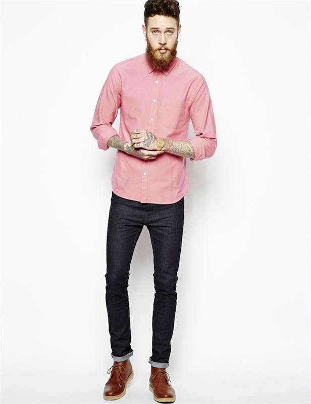 moška srajca v roza hipsterskem slogu znamke oxford na surovih kavbojkah
