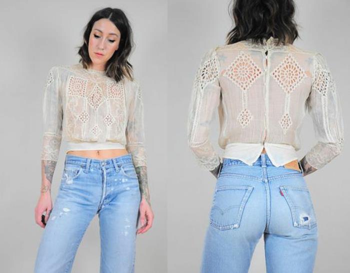 mavi denim kot pantolon ile giyilen göbek üzerinde ajur dantel bluz uzunluğu
