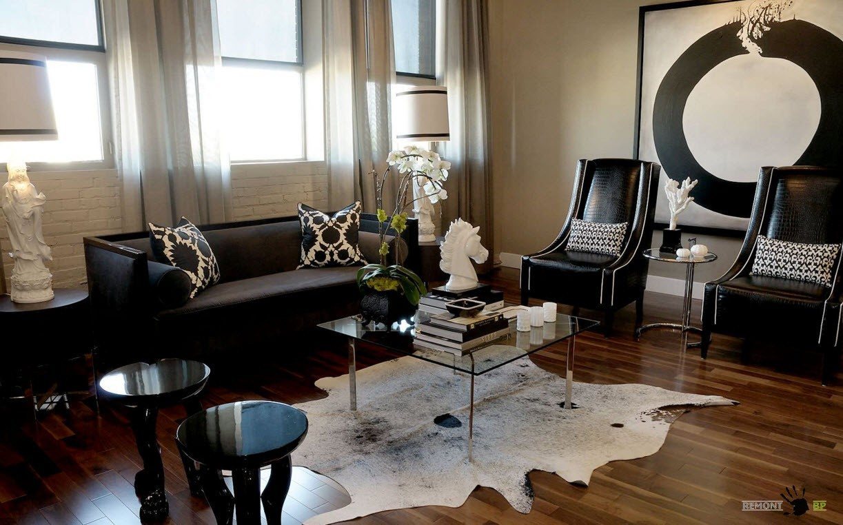 Muebles con tapicería de cuero negro.