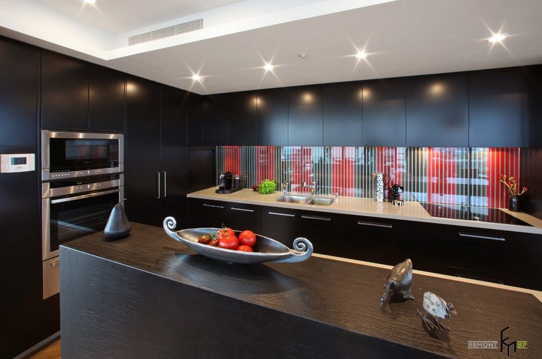 Spruzzi di rosso nel design in bianco e nero