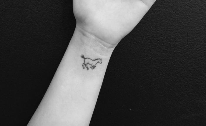 risba s črnilom z živalskim dizajnom za tetoviranje na zapestju, tetovaža z mini konjem na roki za ženske ali moške