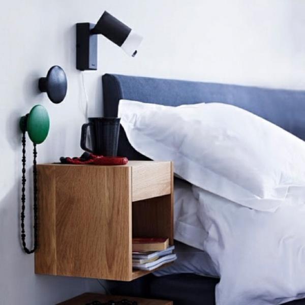 lesena-viseča-posteljna-stenska svetilka