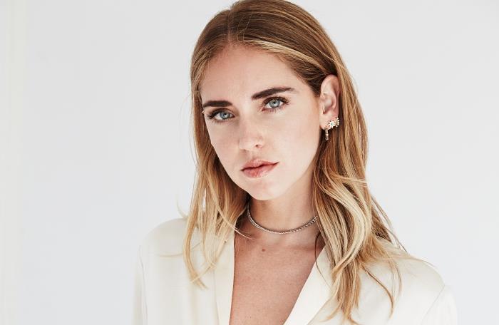 mavi gözler için saç rengi, Chiara Ferragni'nin ünlü saç modeli, açık kahverengi üzerine sarışın balayage örneği