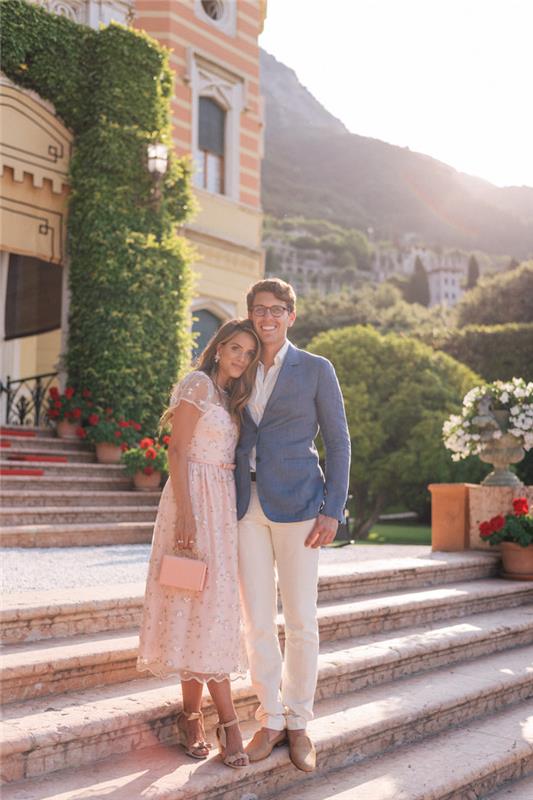 Julia Angels ir jos vyras Italijoje, vestuvių svečių apranga, vyras ir moteris, vestuvių svečių suknelė, oficiali moters suknelė, moteris vestuvių apranga