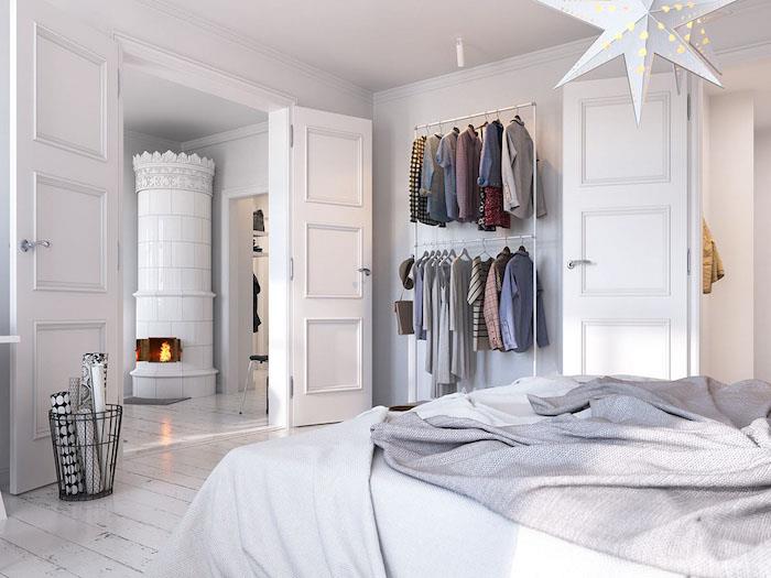 Starinski kamin, shramba za oblačila, bela spalnica, kako pravilno pospraviti svojo spalnico, elegantna konica za shranjevanje spalnice