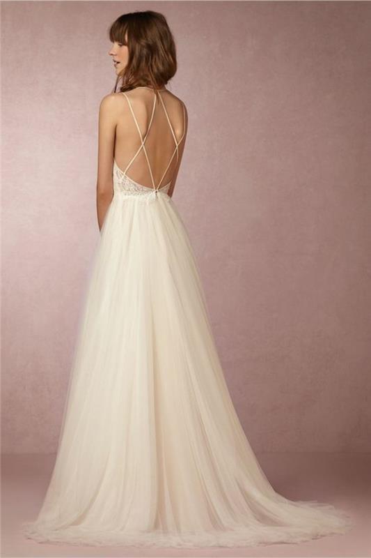 prašmatni vestuvinė suknelė-paprasta-nėrinių-romantiška-bepėdė