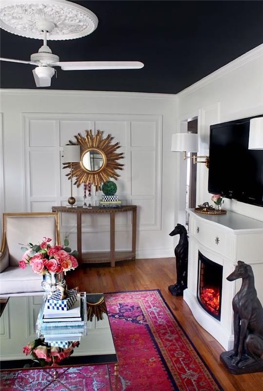 oturma odasında güllü şık vazo sehpa şömine dekorasyon tavan ev rengi ilham iç stil pembe halı beyaz menteşe duvar ve beyaz ve siyah tavan