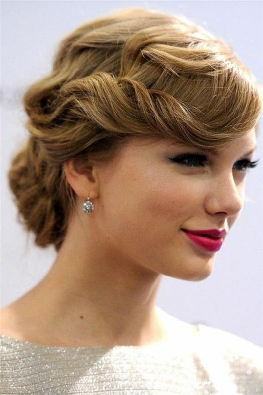 greita bandelė, stilinga Taylor Swift šukuosena, žema banguota bandelė
