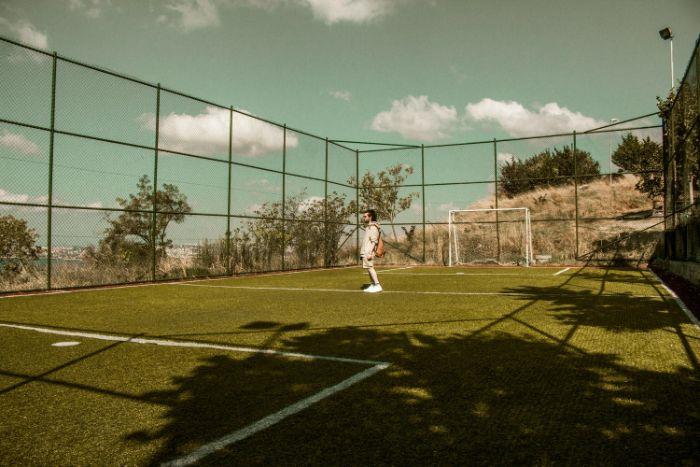 pasirinkite lauko sporto aikštelę pagal sporto technines charakteristikas ir aikštės plotį