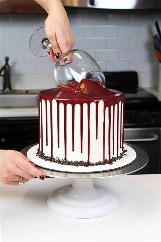 İyi şarap içmeyi seven kadın için orijinal doğum günü pastası, çikolatalı kek 30 yıl dönümü çikolatalı fondan