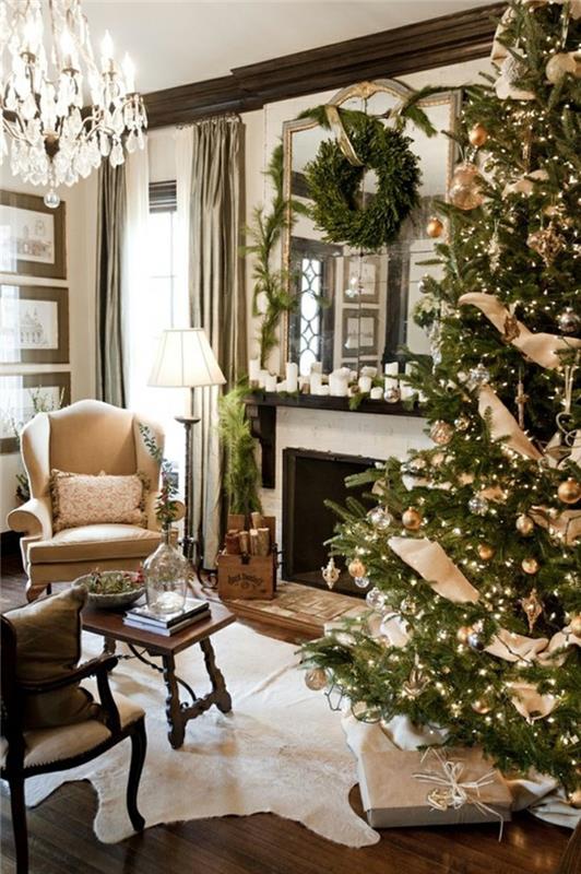 sova-elegantno-božično-drevo-ideja-kako-okrasiti-elegantno-božično drevo-elegantno-v-zlatu