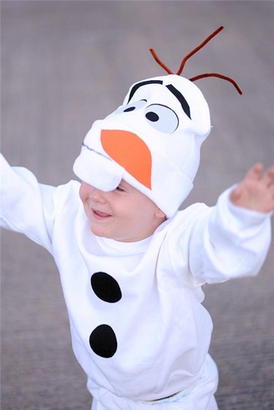 Olafov kostum za noč čarovnic za dojenčka, zamisel, kako svojega otroka preprosto obleči v beli kostum z očmi klobuka in risbo iz korenčka