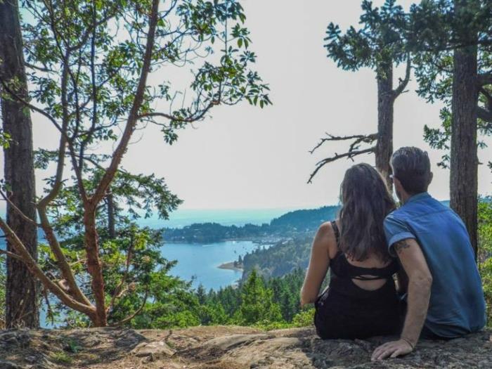 Fotosesijos poros atvaizdas įsimylėjusioje įsimylėjėlių nuotrauka gražus romantiškas vaizdas