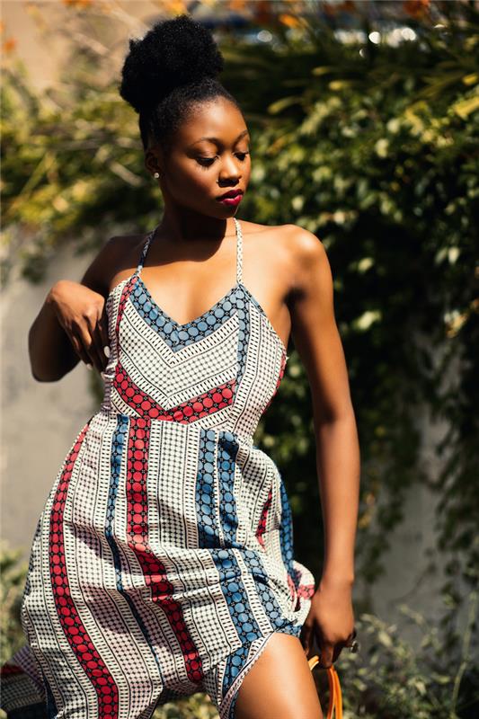 Şık Afrika peştamallı yazlık elbiseli çok güzel Afrika kıyafeti şık kadın elbisesi