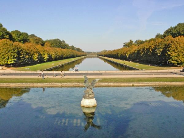 château-de-fontainebleau-Francija-zgodovina-spremenjena velikost vode