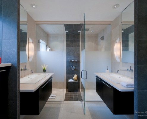 Baño blanco y negro en estilo moderno.