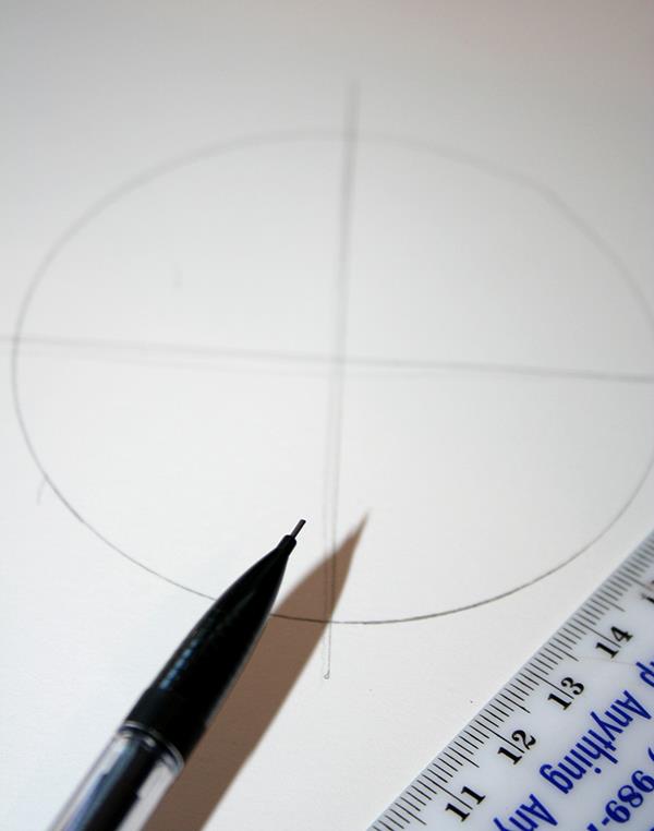 beyaz bir kağıda kurşun kalemle çizilmiş iki çapraz çizgili daire, zanaat fikirleri, plastik cetvel ve mekanik kurşun kalem