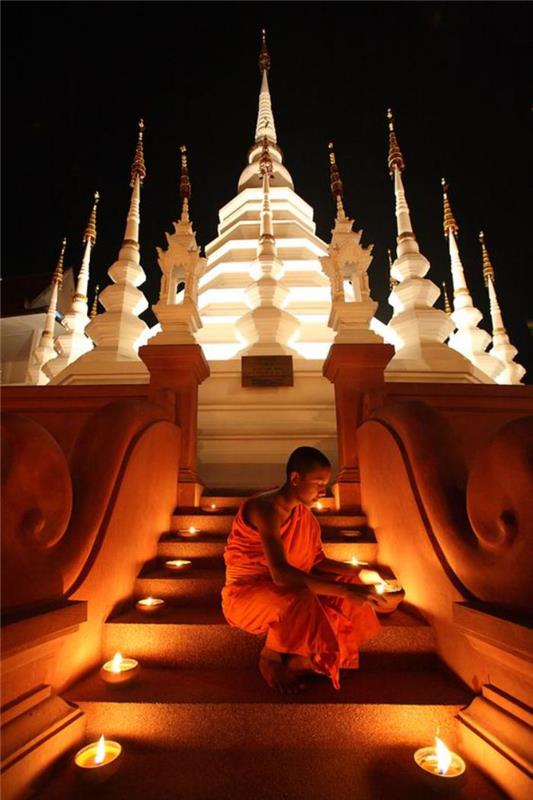 fantastičen-budistični-grad-ogled-tajska