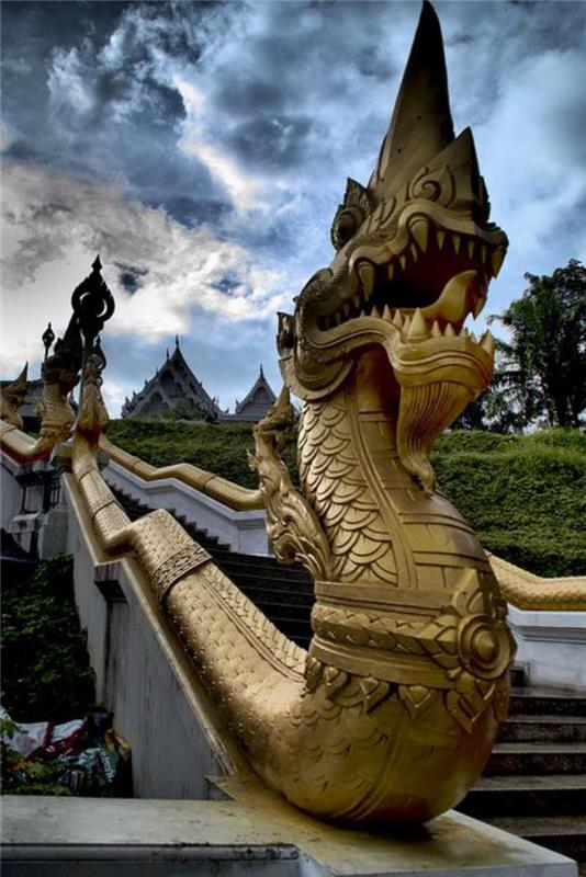 vezje na Tajskem-zlati zmaj-pod-nebom-Tajske
