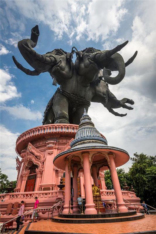 tour-in the Thailand-see-the-stebuklai-of-Thailand