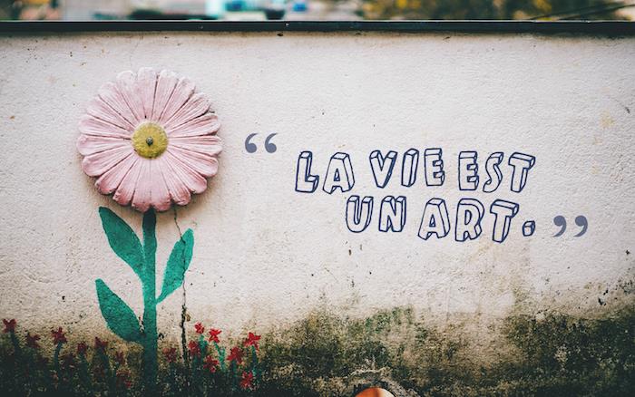 en güzel alıntılar, gül çiçekli dijital sanat, bej duvara grafiti çizimi, ilham verici ifade